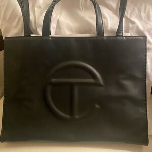 🚨 Telfar Medium Shopping Bag - Black